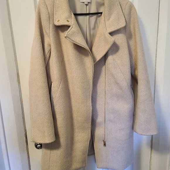 Women's Coat - Picture 2 of 5